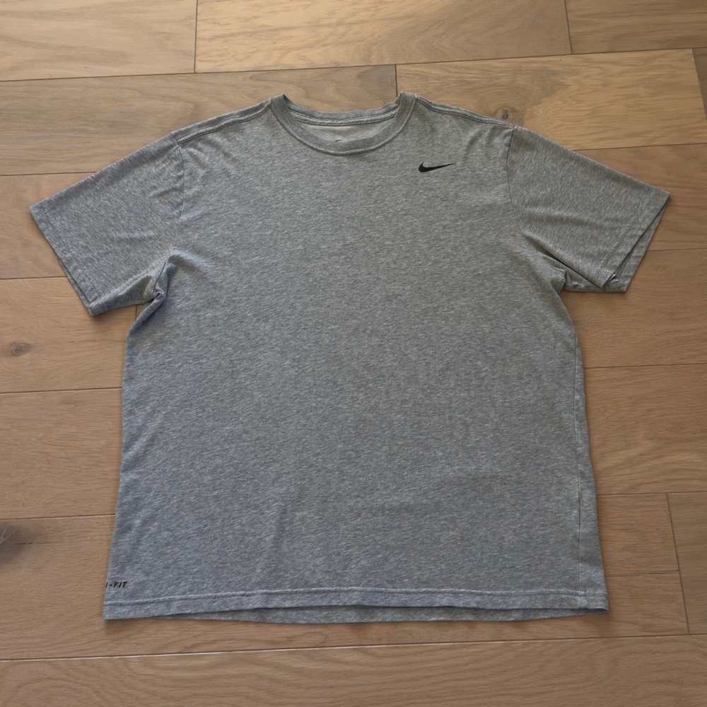 Nike Men’s Gray Short Sleeve Dri-FIT Athletic Tee Tshirt size XL